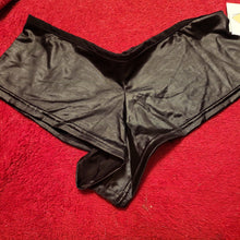 Cargar imagen en el visor de la galería, 105 Black booty shorts by Coquette
