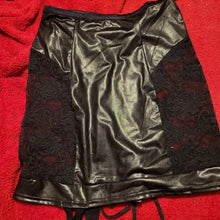 Cargar imagen en el visor de la galería, Small Black Lace Skirt
