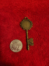 Cargar imagen en el visor de la galería, Lock and Key Charms
